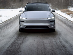 Az új Tesla Model Y Quicksilver színben (Kép forrása: Tesla)
